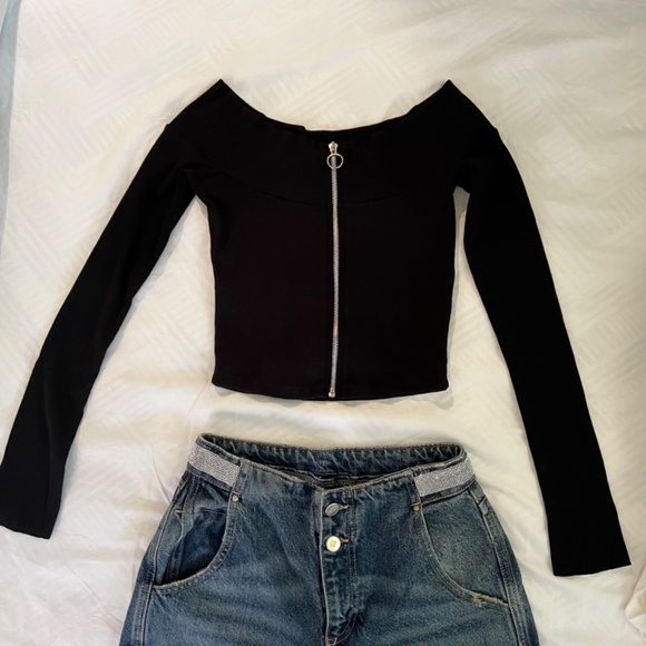NWT Zara Black Fitted Front Zipped Long Sleeve Off the Shoulder Crop Top Small - Picture 4 of 9